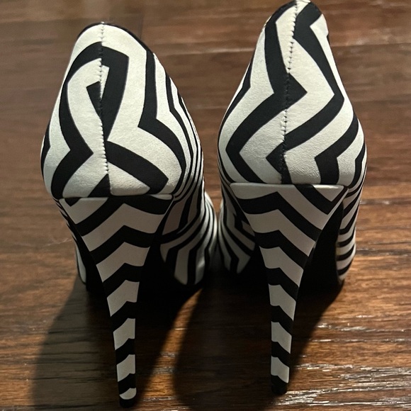 Michael Antonio Black/White Chevron Pumps Black Size 6.5 - Picture 4 of 5